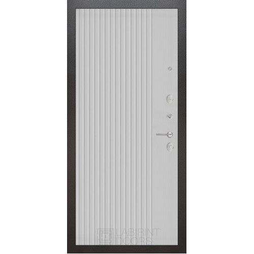 Входная металлическая дверь Labirint Silver 29 Хомс, Цвет "Белый софт рельеф"